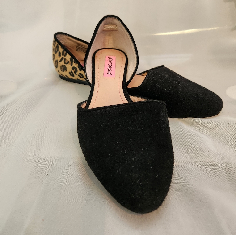 Betsey Johnson Suede Cutout Flats Size 7
